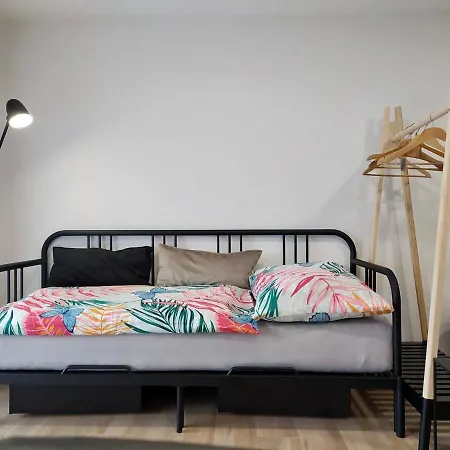Moderni Byt V Rodinnem Dome S Bazenem A Zahradou Appartement